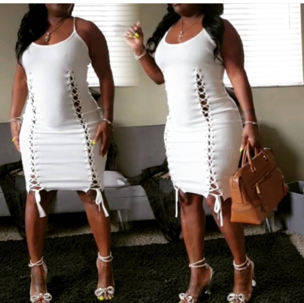 A WHITE STRETCH DRESS
